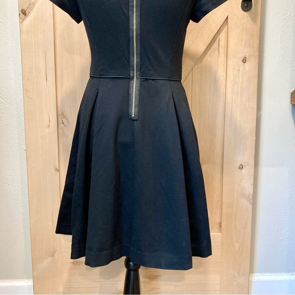 Banana Republic Black Dress with Short Sleeves and V-Neck Stretchy Size 6 - Picture 12 of 16